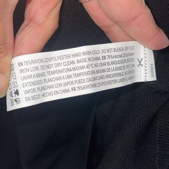 Forever 21 Women's Mock Neck Walter Fitted Bodice Knit Top Black Size Large - Picture 4 of 6